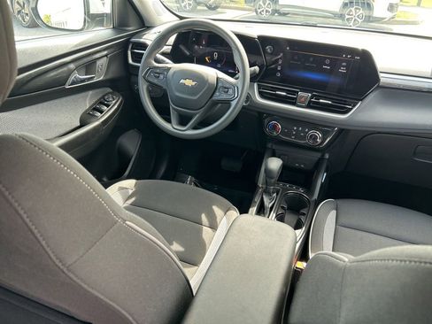 Used 2026 Chevrolet TrailBlazer LT FWD image 9