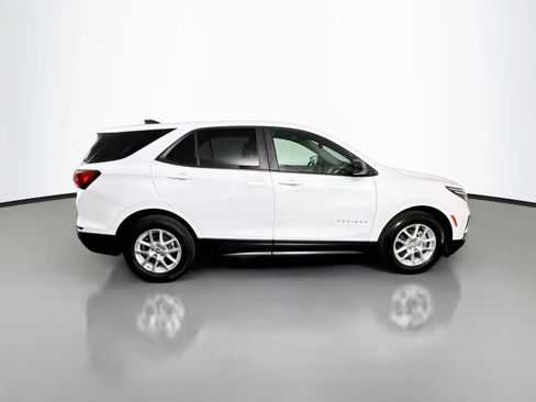 Used 2022 Chevrolet Equinox LS FWD image 11