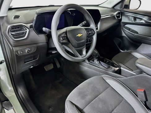 Used 2025 Chevrolet TrailBlazer LT FWD image 7