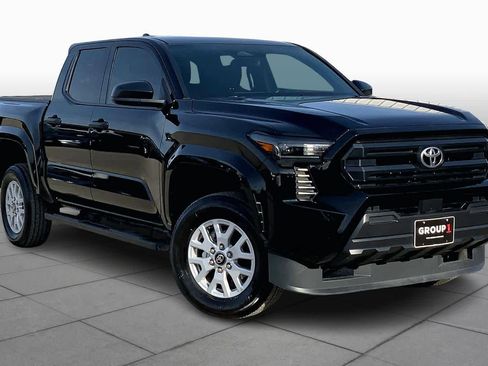 Used 2025 Toyota Tacoma SR image 2