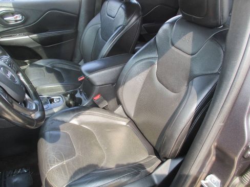 Used 2019 Jeep Cherokee Limited AWD/4WD image 28
