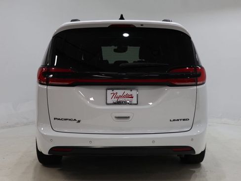 Used 2025 Chrysler Pacifica Limited FWD image 7
