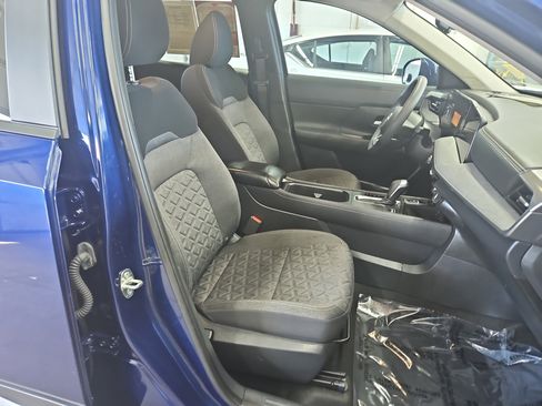 Used 2025 Nissan Kicks SV image 9