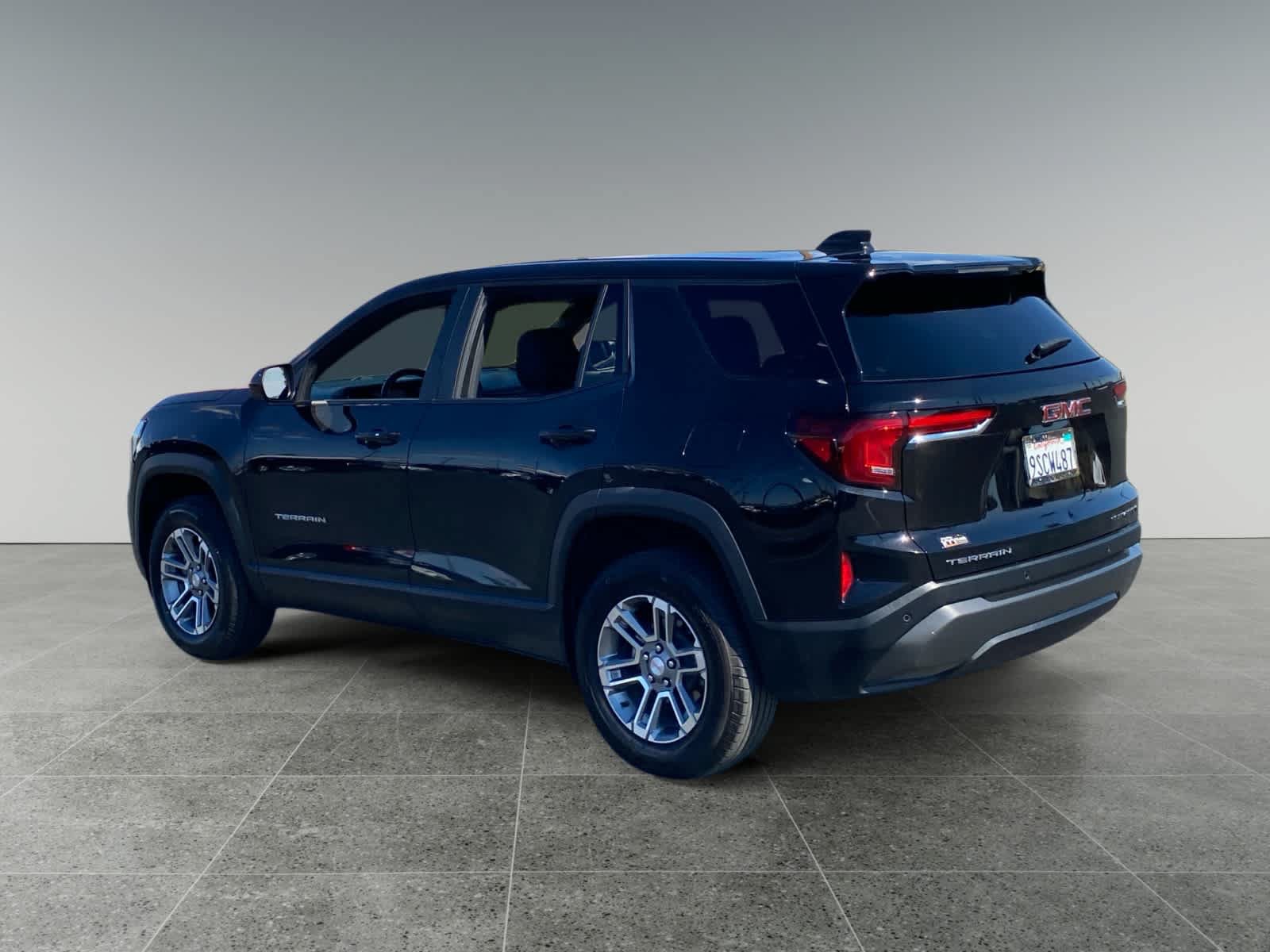Used 2025 GMC Terrain Elevation FWD image 3
