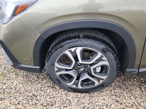 Used 2023 Subaru Ascent Touring AWD/4WD image 9