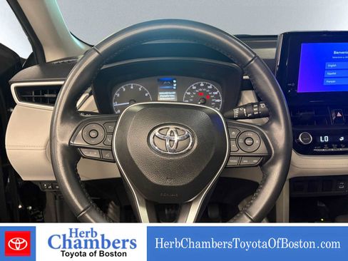 Used 2024 Toyota Corolla Cross LE w/ Moonroof Package AWD/4WD image 17