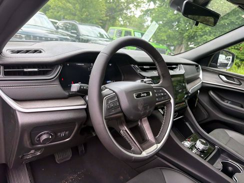 New 2026 Jeep Grand Cherokee L 4WD image 15