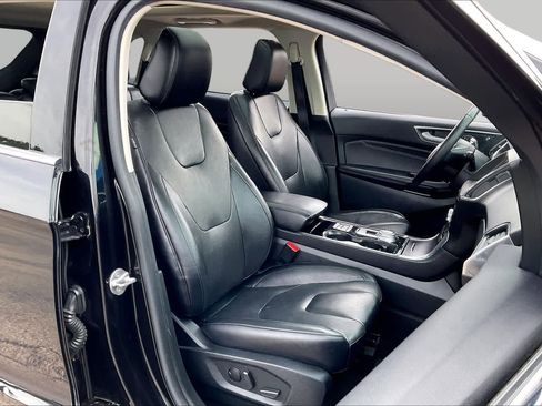 Used 2020 Ford Edge Titanium w/ Equipment Group 301A FWD image 9