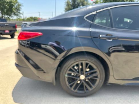 Used 2025 Toyota Camry SE w/ Convenience Package FWD image 11