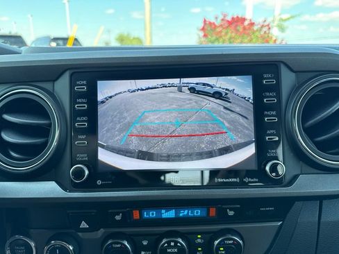 Used 2020 Toyota Tacoma TRD Off-Road w/ TRD Premium Off Road Package AWD/4WD image 24