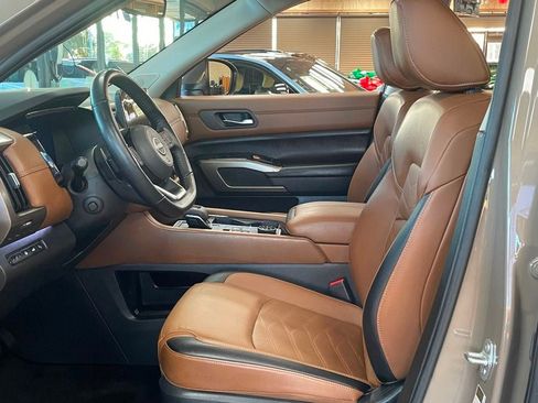 Used 2024 Nissan Pathfinder Platinum AWD/4WD image 11