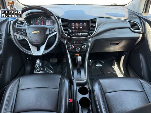 Used 2021 Chevrolet Trax LT w/ Premium Seat Package AWD/4WD image 10