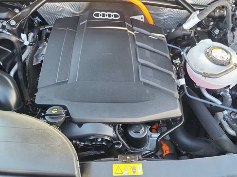 Used 2021 Audi Q5 e Premium Plus w/ Premium Plus Package AWD/4WD image 17