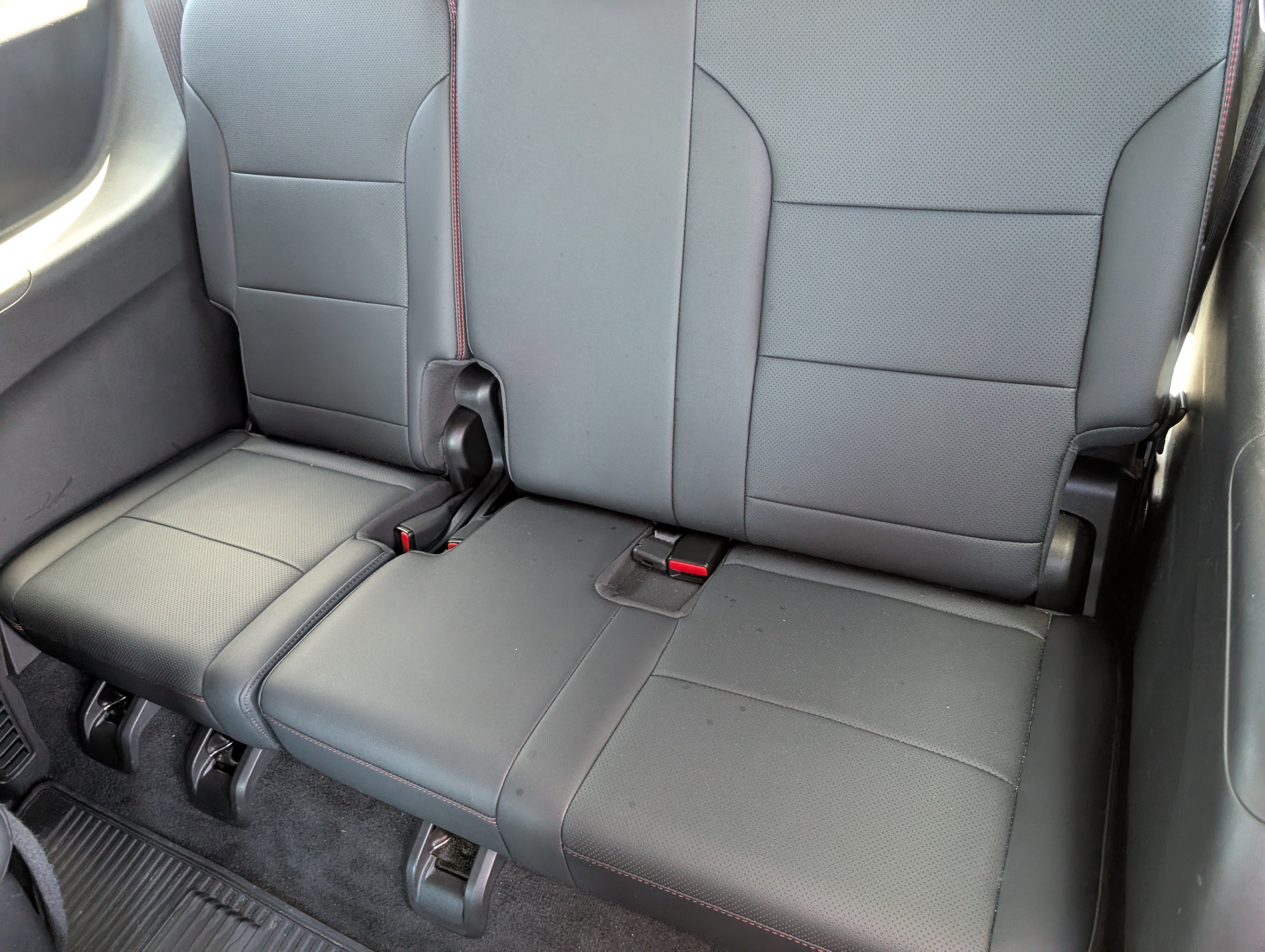 Used 2025 Chevrolet Traverse RS w/ LPO, Floor Liner Package FWD image 32