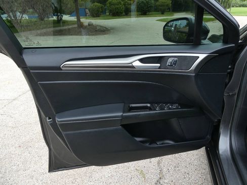 Used 2018 Ford Fusion SE w/ Fusion SE Technology Package FWD image 22