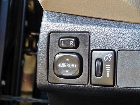 Used 2016 Toyota Corolla LE FWD image 26