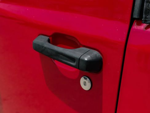 Used 2019 Jeep Wrangler Sport AWD/4WD image 30