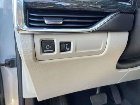 Used 2023 Cadillac XT4 Premium Luxury AWD/4WD image 14