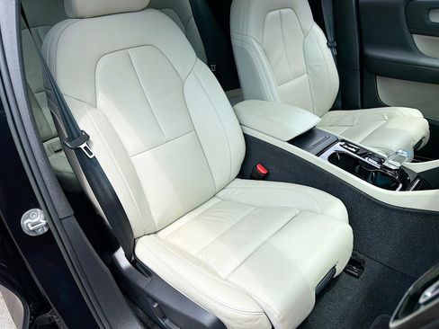 Used 2023 Volvo XC40 B5 Plus AWD/4WD image 20