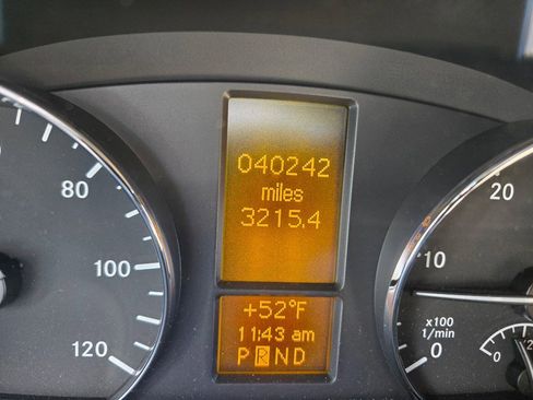 Used 2016 Mercedes-Benz Sprinter 2500 image 23