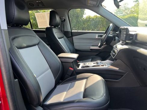 Used 2024 Ford Explorer XLT w/ Equipment Group 202A AWD/4WD image 10