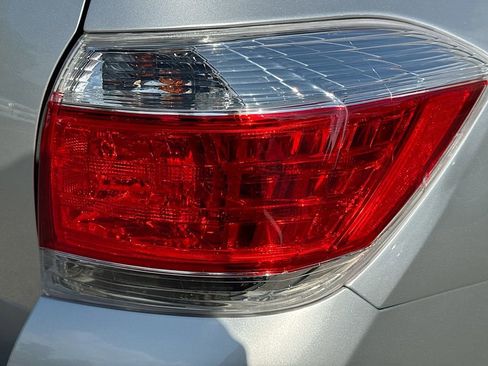 Used 2013 Toyota Highlander Plus image 31