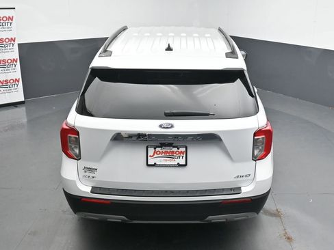 Used 2024 Ford Explorer XLT w/ Equipment Group 202A AWD/4WD image 28