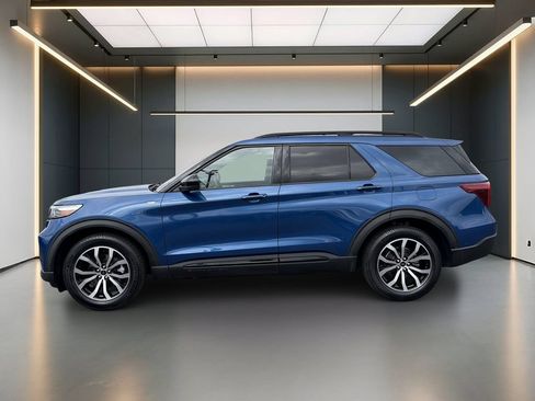 Used 2022 Ford Explorer ST-Line w/ Class IV Trailer Tow Package RWD image 2