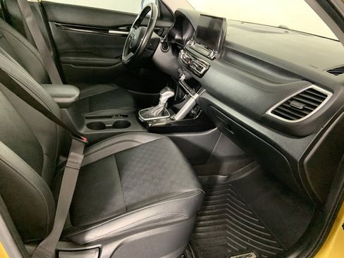 Used 2021 Kia Seltos SX w/ SX Sunroof Package image 16