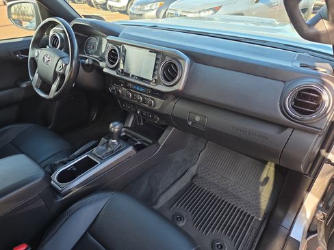 Certified 2022 Toyota Tacoma SR5 image 17