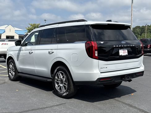 Certified 2025 Ford Expedition Active AWD/4WD image 29