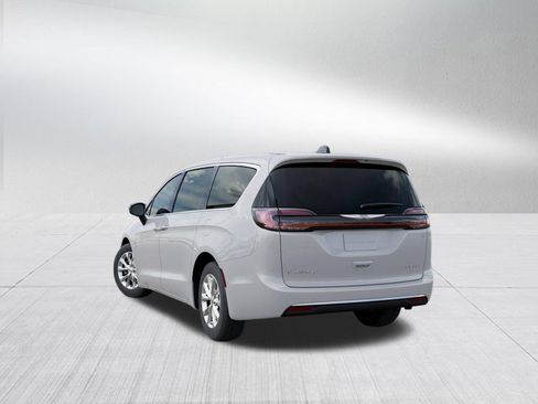 New 2026 Chrysler Pacifica Limited image 3