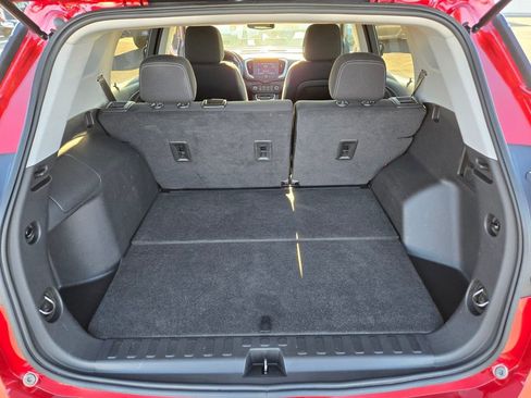 Used 2023 GMC Terrain SLE image 12