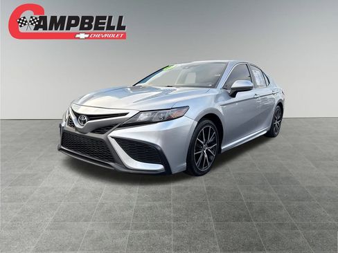 Used 2021 Toyota Camry SE image 1