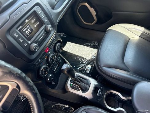 Used 2017 Jeep Renegade Limited AWD/4WD image 26