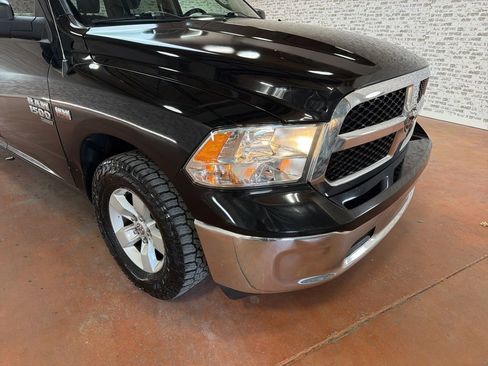 Used 2019 RAM 1500 Classic SLT w/ Luxury Group image 9
