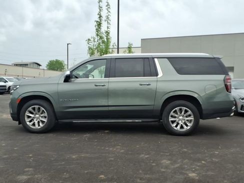 Used 2023 Chevrolet Suburban Premier AWD/4WD image 4
