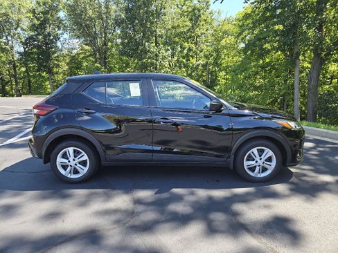 Used 2025 Nissan Kicks Play S FWD image 2