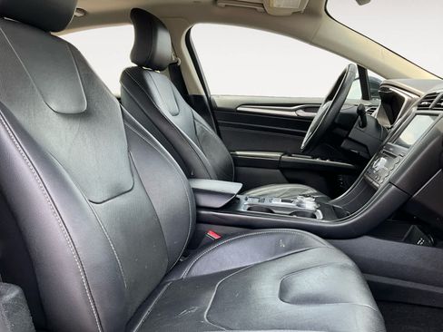 Used 2019 Ford Fusion Titanium FWD image 11