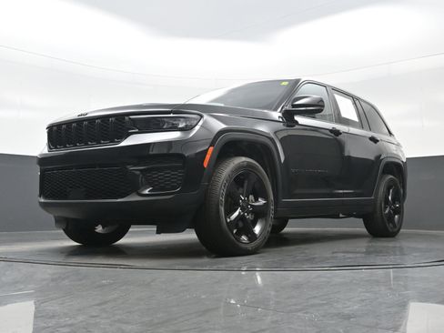 Used 2024 Jeep Grand Cherokee Altitude image 26