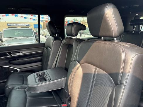 Used 2023 Jeep Wagoneer L Series II AWD/4WD image 20