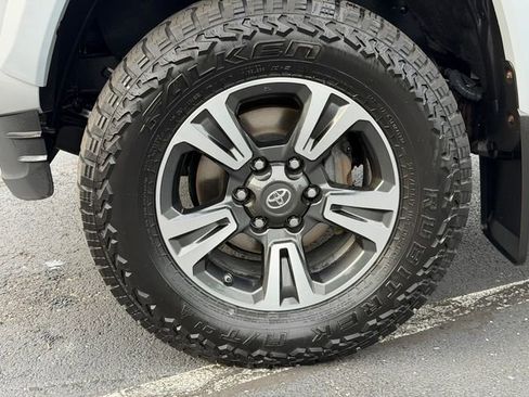 Certified 2019 Toyota Tacoma TRD Sport AWD/4WD image 11