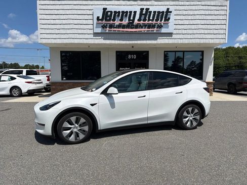 Used 2023 Tesla Model Y Long Range AWD/4WD image 1
