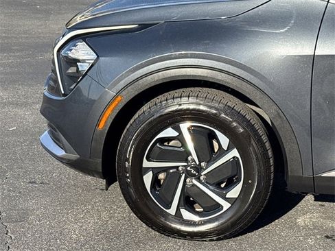 Used 2023 Kia Sportage LX image 9