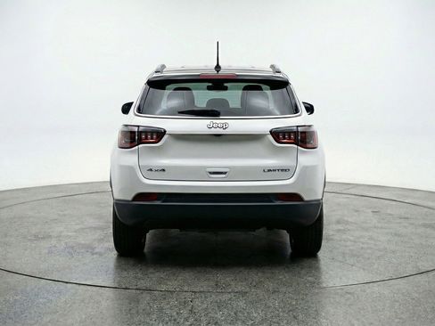 Used 2025 Jeep Compass Trailhawk AWD/4WD image 7