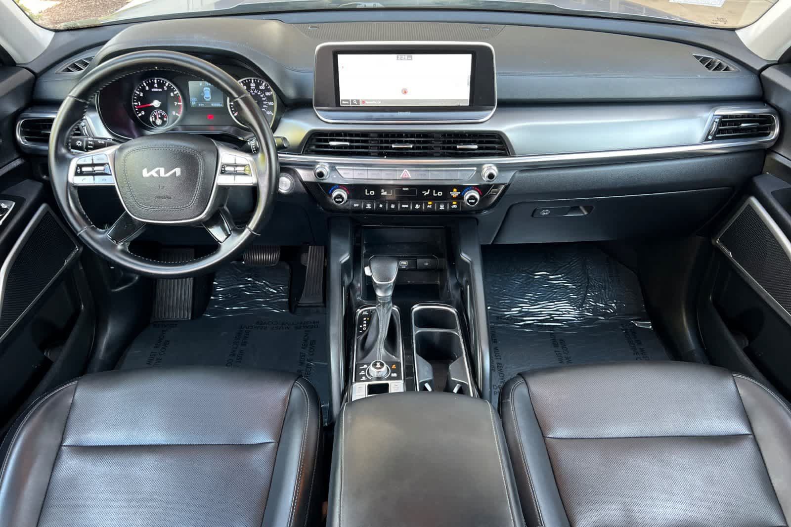 Used 2022 Kia Telluride LX AWD/4WD image 3