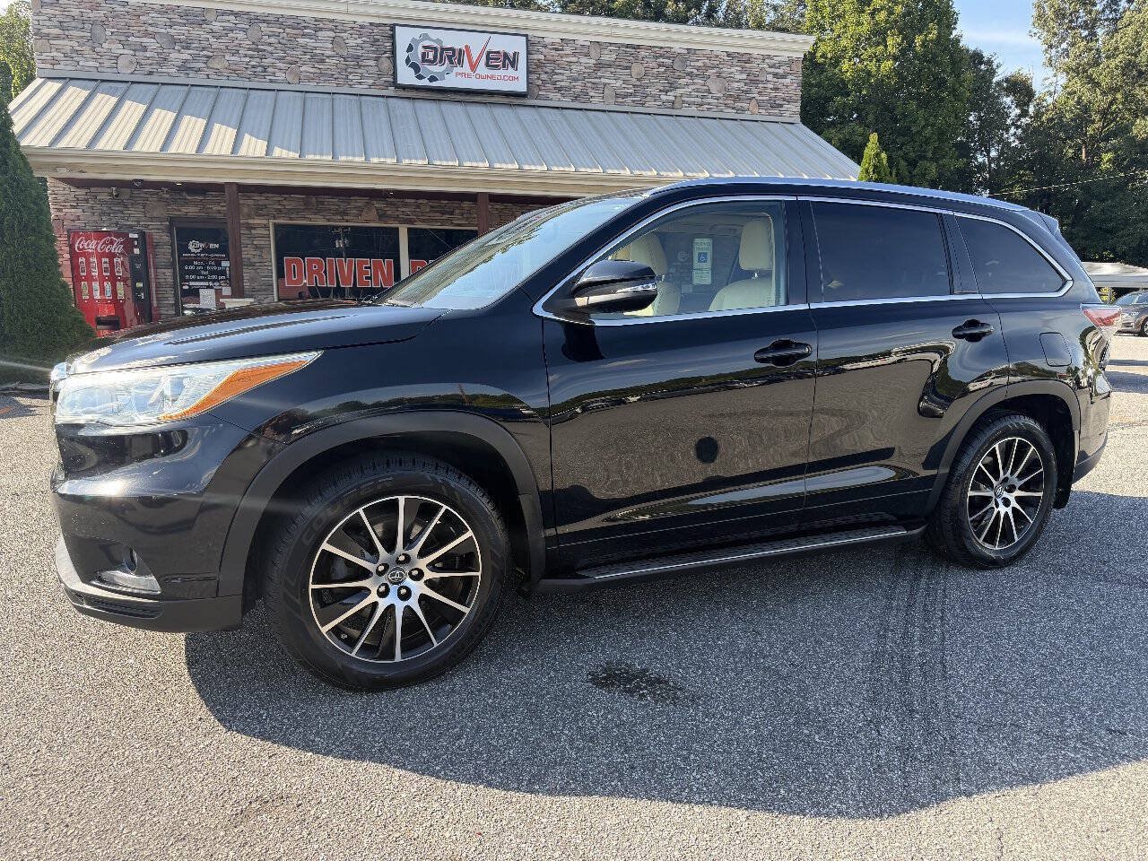Used 2016 Toyota Highlander Limited Platinum AWD/4WD image 1