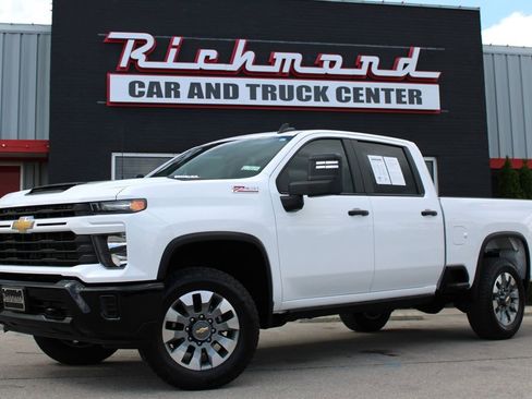 Used 2025 Chevrolet Silverado 2500 Custom w/ Z71 Off-Road Package AWD/4WD image 4