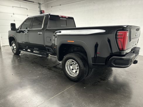 Used 2024 GMC Sierra 3500 Denali w/ Technology Package image 7