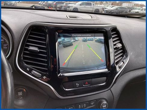 Used 2020 Jeep Cherokee Limited image 16